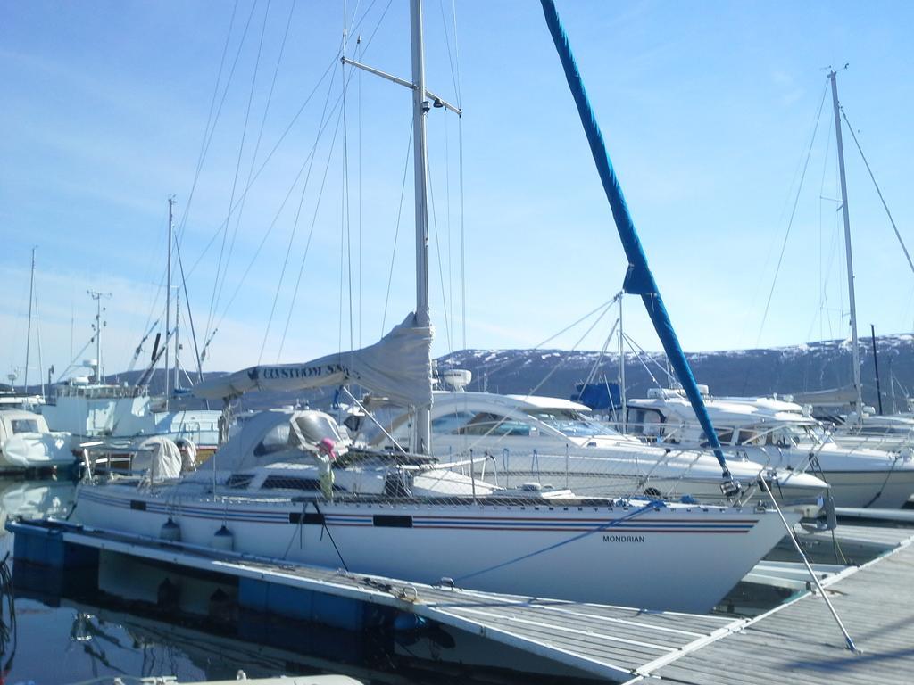 Hotel Norwavey, Sleep In A Boat Krokelvdalen Exterior foto